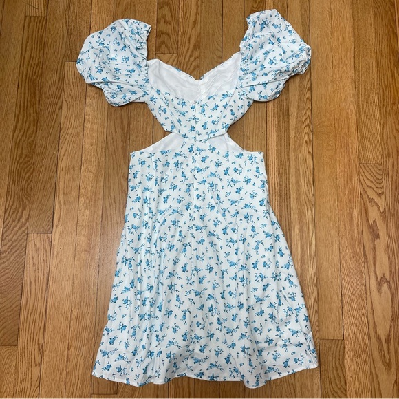 Floral Cutout Dress with Puff Sleeves - Picture 4 of 4